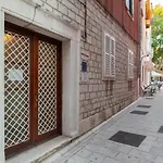 Apartment Yes